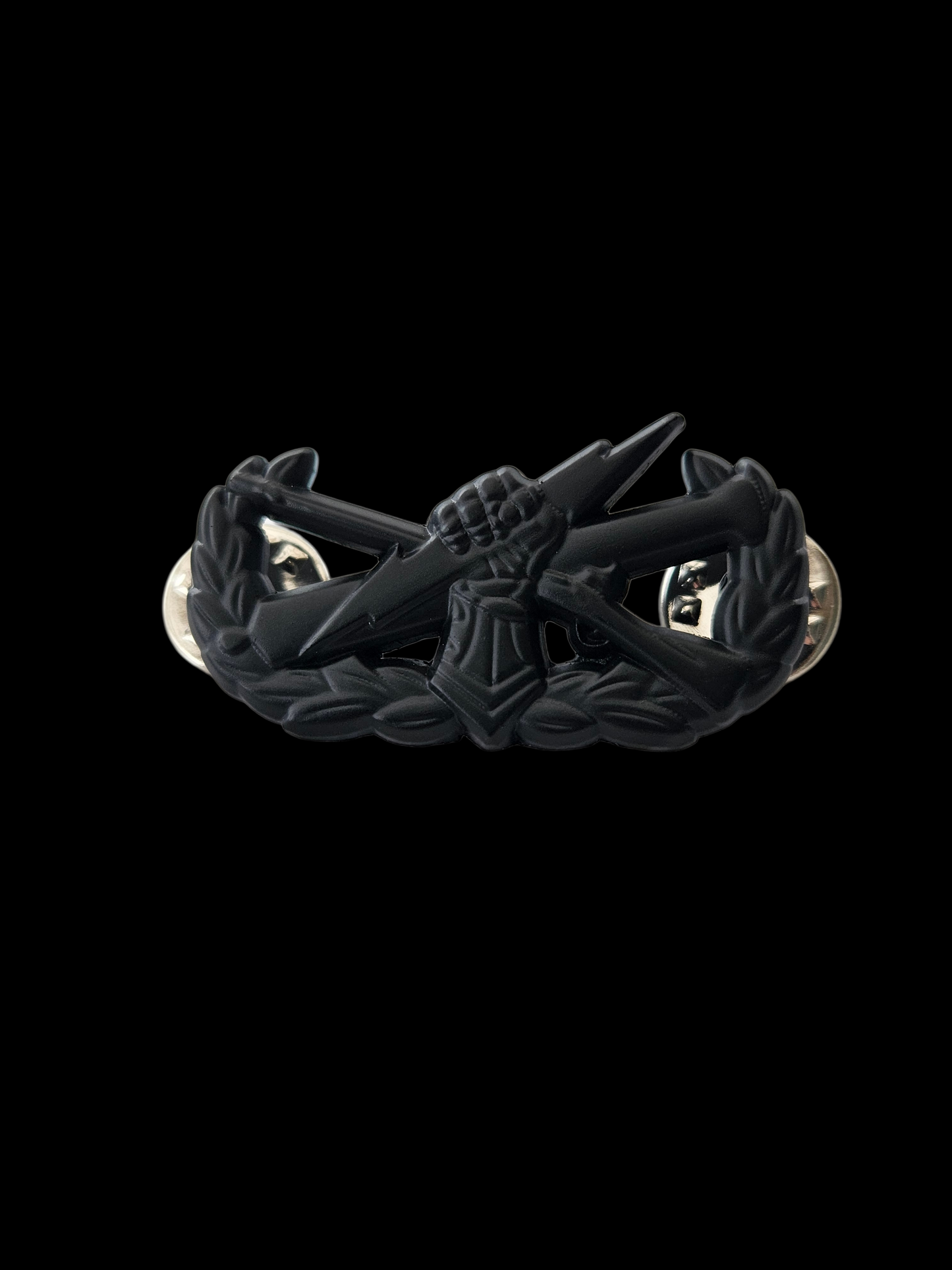 Black "pin on" fist badge des2