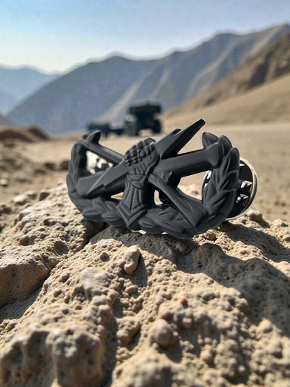 Black "pin on" fist badge des2